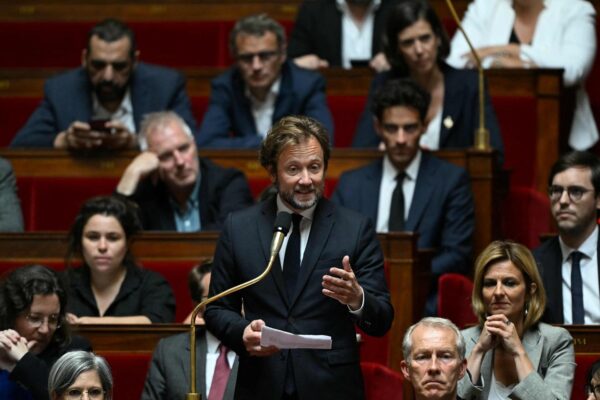 سوشلسٹ پارٹی کی جانب سے فرانسیسی حکومت کے خلاف تحریکِ عدم اعتماد کا اعلان