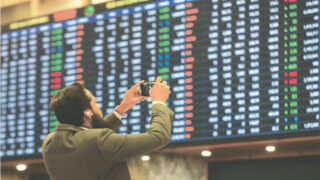 pakistan-stock-exchange-crosses-130000-points