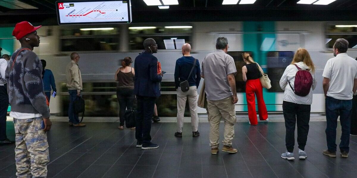 paris-summer-travel-comfort-metro-bike-car