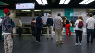 paris-summer-travel-comfort-metro-bike-car