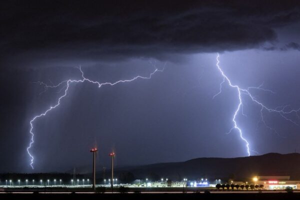 مشرقی اور جنوب مشرقی فرانس کے آٹھ محکمے شدید طوفان کی وارننگ پر، میٹیو فرانس نے جاری کیا الرٹ