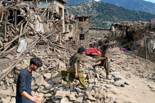 افغانستان میں زلزلے سے ہلاکتوں کی تعداد 900 سے تجاوز، بچاؤ کی کوششیں جاری