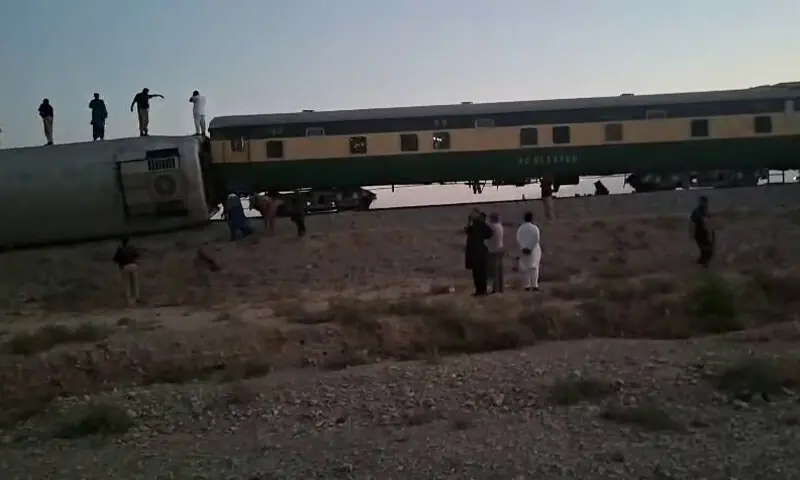 balochistan-jaffer-express-bombing-derails-4-injured