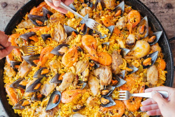 شیف نوربرٹ تاریر نے ‘ایکسپریس پائیلا’ کی ترکیب بتادی: گھر پر موسم گرما کے ذائقے کا لطف اٹھائیں