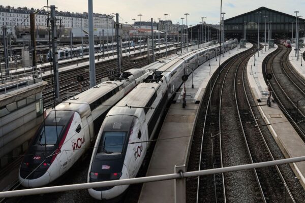 فرانس میں 10 اور 18 ستمبر کو ہڑتال: ہوائی، ریل اور میٹرو خدمات متاثر ہوں گی