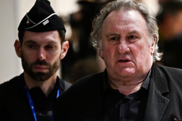 جیرارڈ ڈیپارڈیو پر جنسی زیادتی کے مقدمے میں پیرس کی کرمنل کورٹ میں پیشی کا حکم