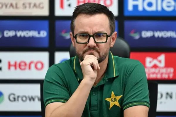 ایشیا کپ فائنل: ہیڈ کوچ مائیک ہیسن کی نظریں ’واحد اصل میچ‘ پر مرکوز