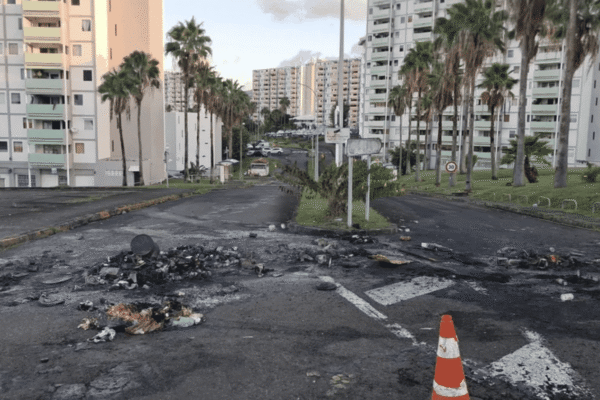 مارٹینیک میں مہنگائی کے خلاف احتجاجی تحریک ایک سال بعد پھر بھڑک اٹھی، پانچ فوجی زخمی