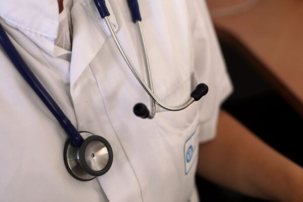 حکومت کی طبی فرنچائزز میں اضافے کی پلاننگ، ڈاکٹروں کے اتحاد MG-France نے سخت مخالفت کی