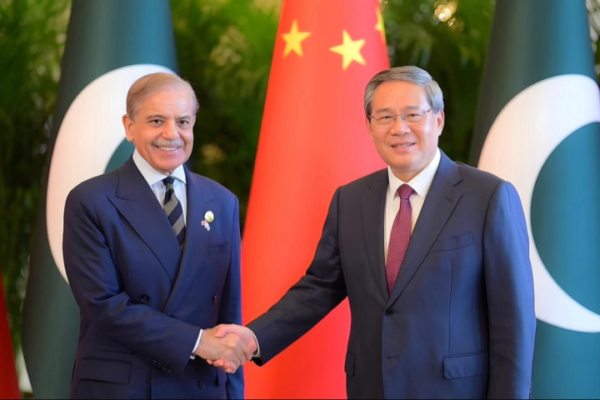 وزیراعظم شہباز شریف اور چینی وزیراعظم لی چیانگ نے سی پیک کے دوسرے مرحلے پر مشترکہ عزم کا اظہار کیا، کاروباری اداروں نے 4.2 ارب ڈالر کے معاہدوں پر دستخط کیے