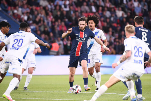 پی ایس جی: ڈیمبیلے کا اعزاز، بارسلونا کا چیلنج اور کپتان کی غیر موجودگی کا امتحان