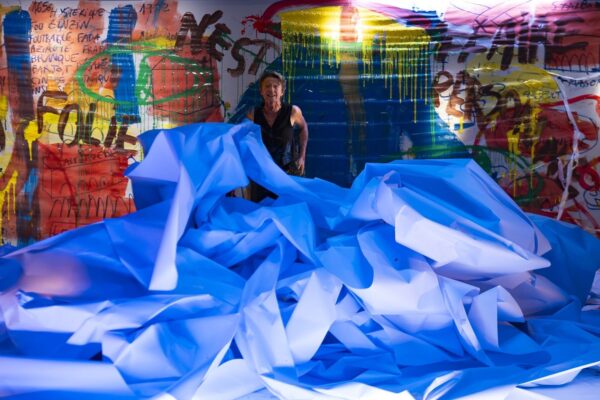 گڑیوں کا جادو: فرانس کے عالمی تہوار میں سماجی مسائل نے سنائی اپنی کہانی