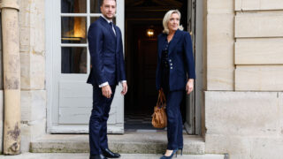 vote-of-confidence-barred-gates-political-meeting