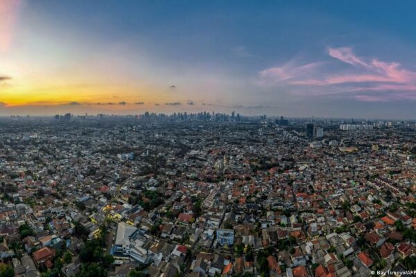 جکارتہ: دنیا کا سب سے بڑا شہر جہاں چمکتی عمارتیں اور پسماندگی ساتھ ساتھ