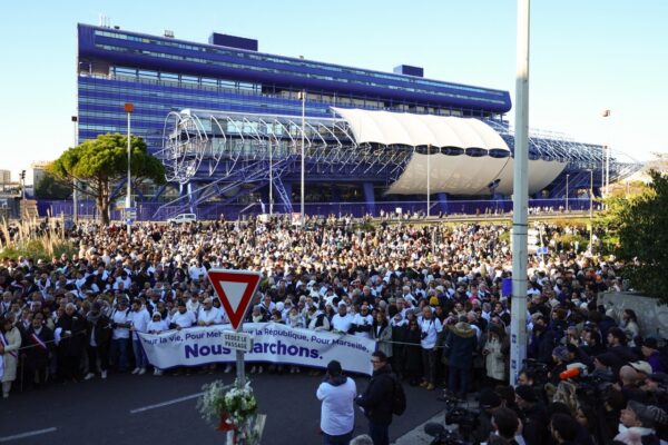 مارسیلیہ میں مہدی کیساسی کے قتل کے خلاف ہزاروں افراد کا ہنگامہ، سخت سیکورٹی کے باوجود ہوا احتجاج