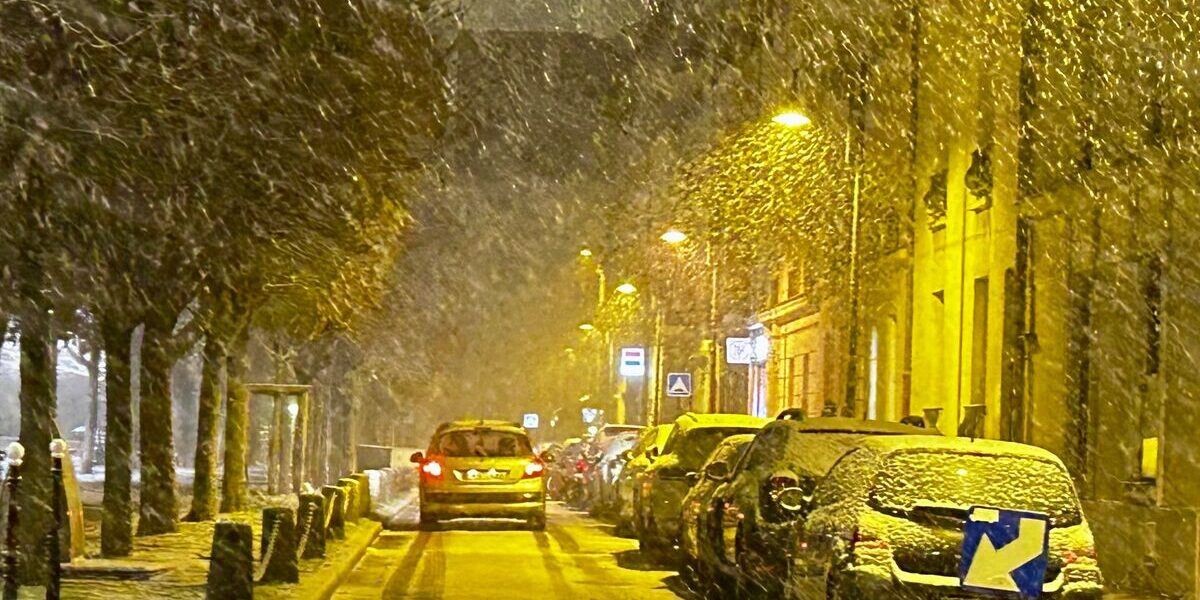 Snowfall in Paris: First Winter Blanket Covers the City