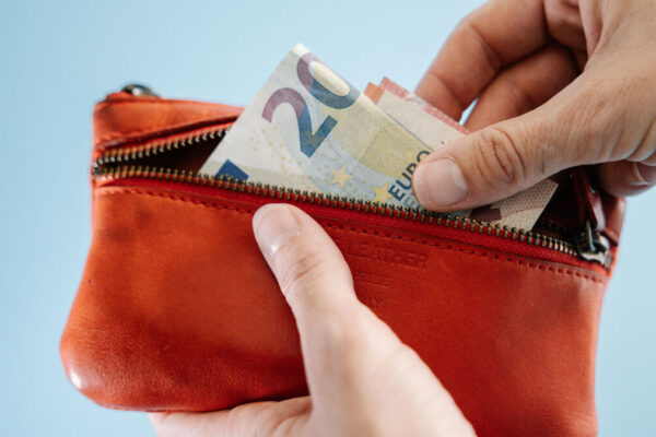 آپ کے گھروں میں چھپا ہوا خزانہ: ہر گھر میں 320 یورو کے غیر استعمال شدہ سامان کا انکشاف