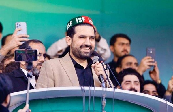 خیبرپختونخوا کے وزیراعلیٰ نے سیکیورٹی خامیوں کا الزام مسترد کرتے ہوئے وفاقی پالیسیوں میں تبدیلی کا مطالبہ کر دیا