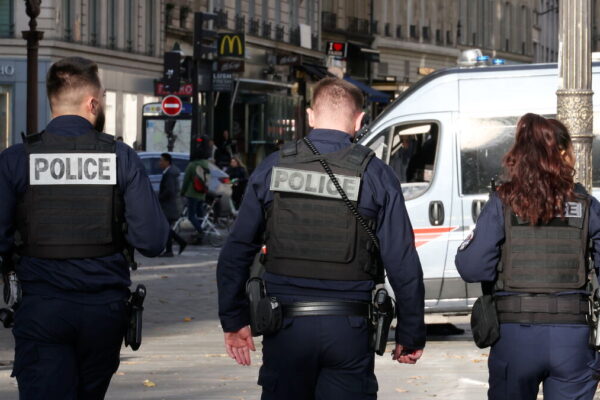 پیرس: شمالی ریلوے اسٹیشن کے قریب دو خواتین پر بے وجہ تشدد