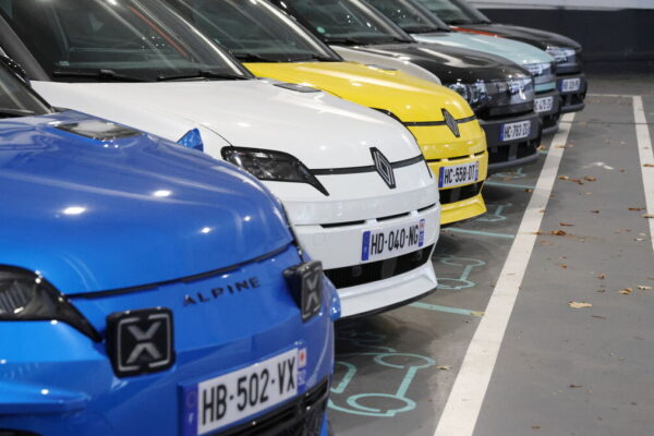 رینالٹ اور فورڈ کا تاریخی معاہدہ، فرانس میں بنیں گی دو نئی الیکٹرک گاڑیاں