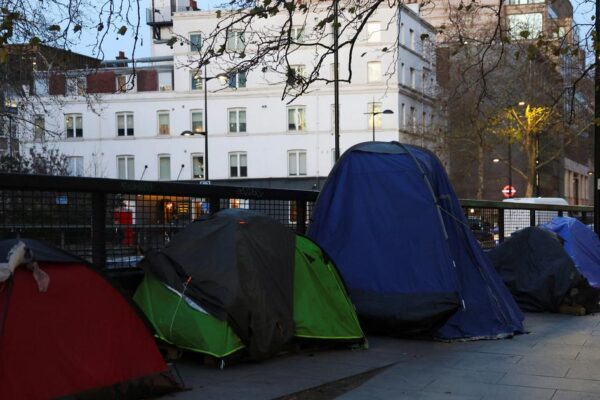پیرس میں ایک ہفتے کے اندر تین بے گھر افراد کی لاشیں برآمد، فرانس میں بے گھر اموات کا نیا ریکارڈ