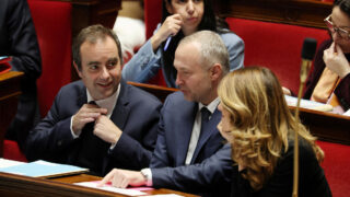 French Government Delays 2026 Budget Debate Amid Impasse