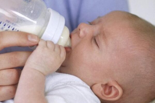 فرانس میں دو شیرخوار بچوں کی اموات، نستلے کے دودھ سے ممکنہ تعلق پر تحقیقات