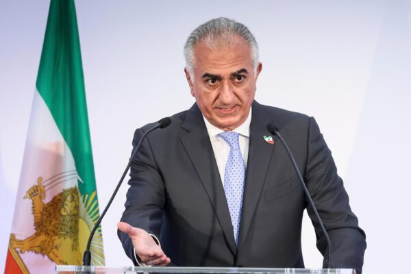 ایران: رضا پہلوی نے احتجاجیوں سے شہروں کے مراکز پر قبضے کی تیاری کا اعلان کر دیا