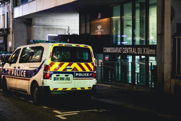 پیرس میں حراست میں موت: خاندان نے پولیس تشدد کی ویڈیو دکھاتے ہوئے مقدمہ درج کرایا