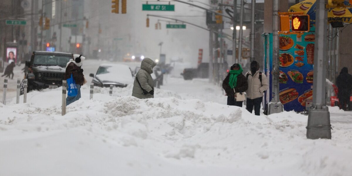 Winter Storm Ravages US: 11 Dead, 1 Million Without Power