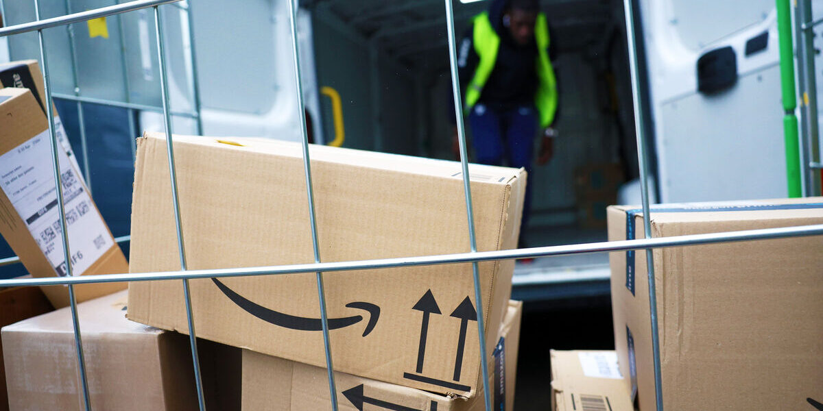 Amazon Delivery Driver Robbed, Thieves Get Stuck in Mud