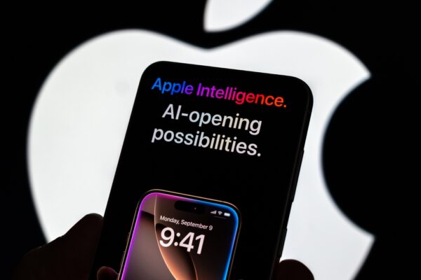 ایپل نے ایک بھی گولی چلائے بغیر اے آئی کی جنگ جیت لی، اور شاید یہی اس کا مسئلہ ہے