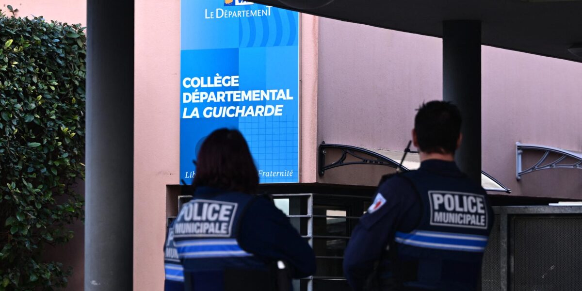 Teacher Stabbed by Student Regains Consciousness