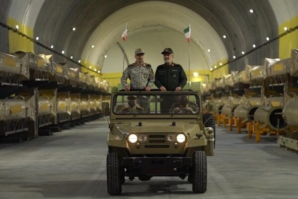 امریکی حملے کی صورت میں ایران کا ’علاقائی جنگ‘ کا خطرہ: حقیقت یا محض ڈرامہ؟