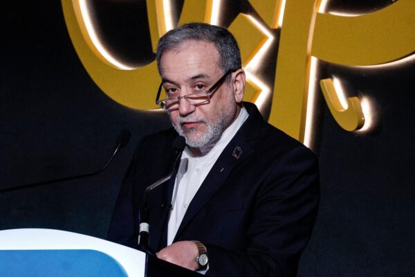 ایرانی وزیر خارجہ کا امریکی مطالبات پر سخت ردعمل: “یورینیم افزودگی ترک نہیں کریں گے، جنگ بھی ہو تو”