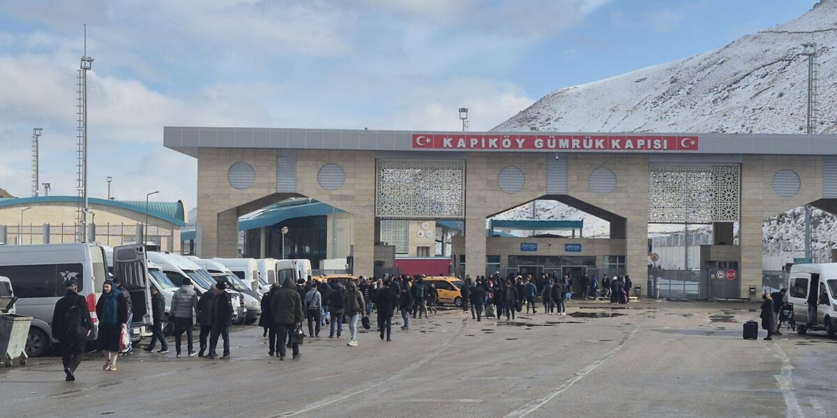 Iranians at Turkish Border Plead for Foreign Help to Oust Regime