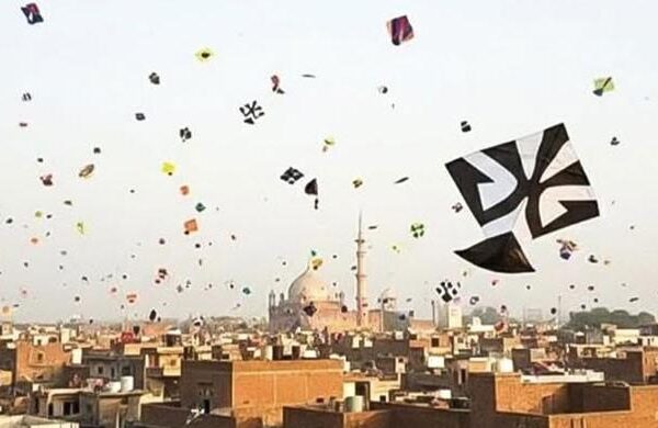 ہوائی مسافروں کی سلامتی کے لیے علامہ اقبال ایئرپورٹ کے قریب پتنگ بازی پر پابندی