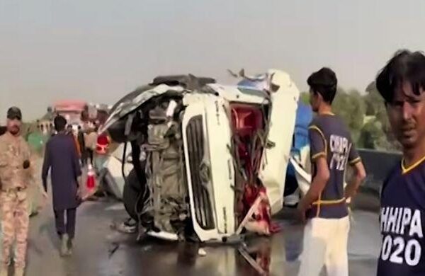 ایم 9 موٹروے پر ہولناک حادثہ: ہلاکتوں کی تعداد 14 ہوگئی، ایک ہی خاندان کے 12 افراد جاں بحق