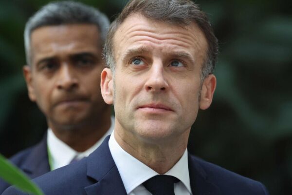 ایمانویل میکرون نے اعتماد کی زیادتی کو بڑی غلطیوں کا سبب قرار دے دیا