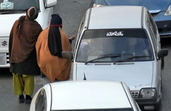 ملک میں غربت کی شرح چھ سال میں 6.9 فیصد بڑھ کر 28.8 فیصد ہوگئی