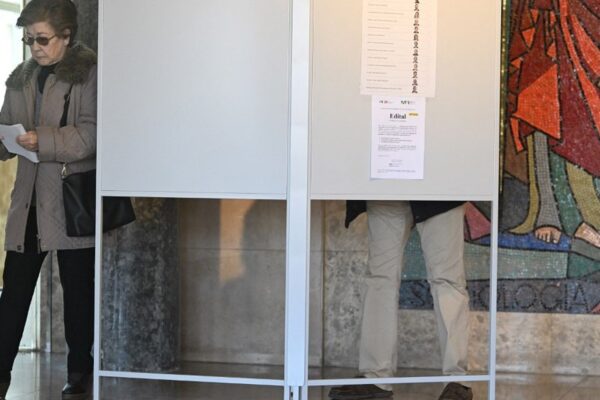 پرتگال میں صدارتی انتخاب: سوشلسٹ سیگورو اور دائیں بازو کے وینتورا کے درمیان فیصلہ کن مقابلہ