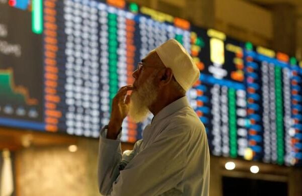 رمضان کے پہلے روز غیر ملکی فروخت اور کمزور کارپوریٹ نتائج نے پاکستان اسٹاک ایکسچینج کو نیچے کھینچا