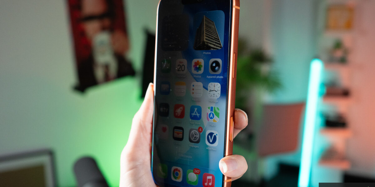 Lab Tests Reveal the Hidden Cost of Smartphone Privacy Screens