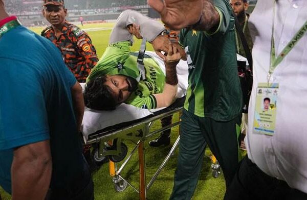 پاکستان کے آل راؤنڈر حسین تلاّت کے کندھے میں چوٹ، دوسرے ون ڈے میں زخمی ہوگئے