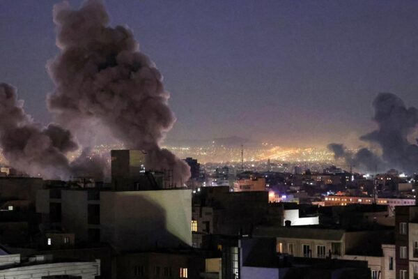 اسرائیلی فوج نے تہران پر بمباری کا اعلان کر دیا، ایران نے میزائل حملوں سے جواب دیا