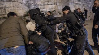 Israeli Police Assault Journalists Covering Ramadan Prayers in Jerusalem