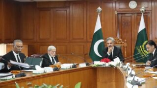 Pakistan's Judiciary Adopts Four-Day Week Amid Fuel Crisis