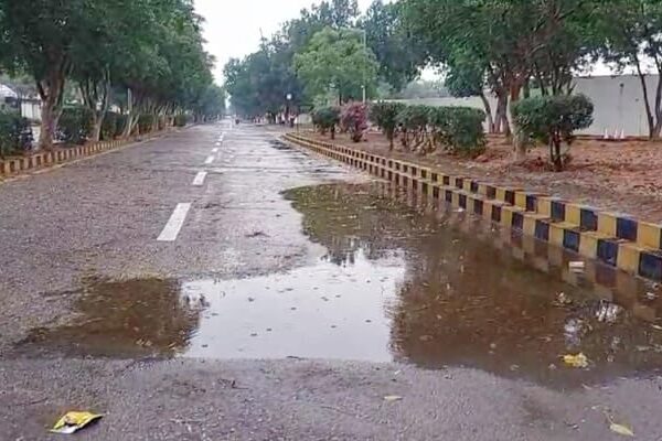 کراچی میں ہلاکت خیز بارش کے بعد آج مزید شدید بارشوں کا انتباہ