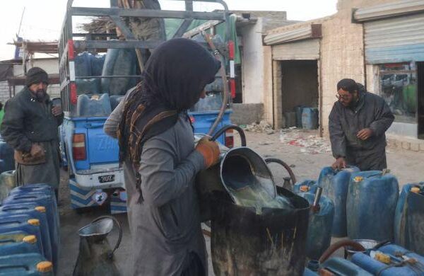 تاریخی اضافہ: مٹی کا تیل 130 روپے 8 پیسے مہنگا، نئی قیمت 318 روپے 81 پیسے فی لیٹر