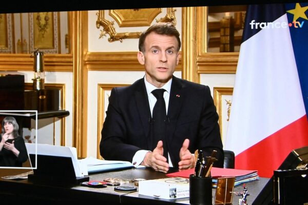 ایران اسرائیل جنگ کے درمیان میکرون کی مقبولیت میں معمولی اضافہ